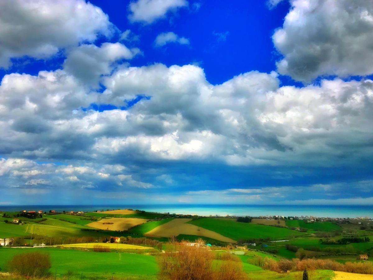 Live Your Dream San Costanzo Exteriör bild